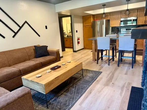 150 Ridgeview St #221, Brian Head, UT 84719