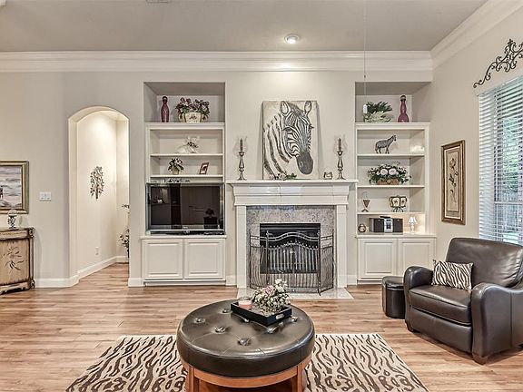 5th image of 32 Cherry Hills Dr