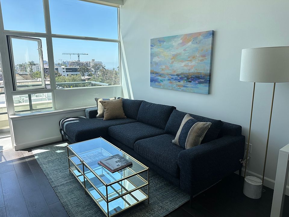 Huge windows with motorized shades