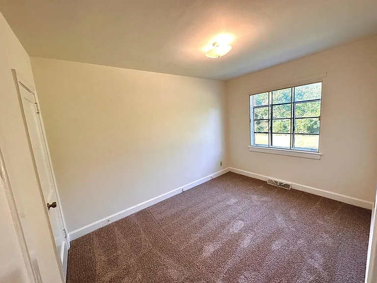 324 Elmhurst Rd — Photo 12
