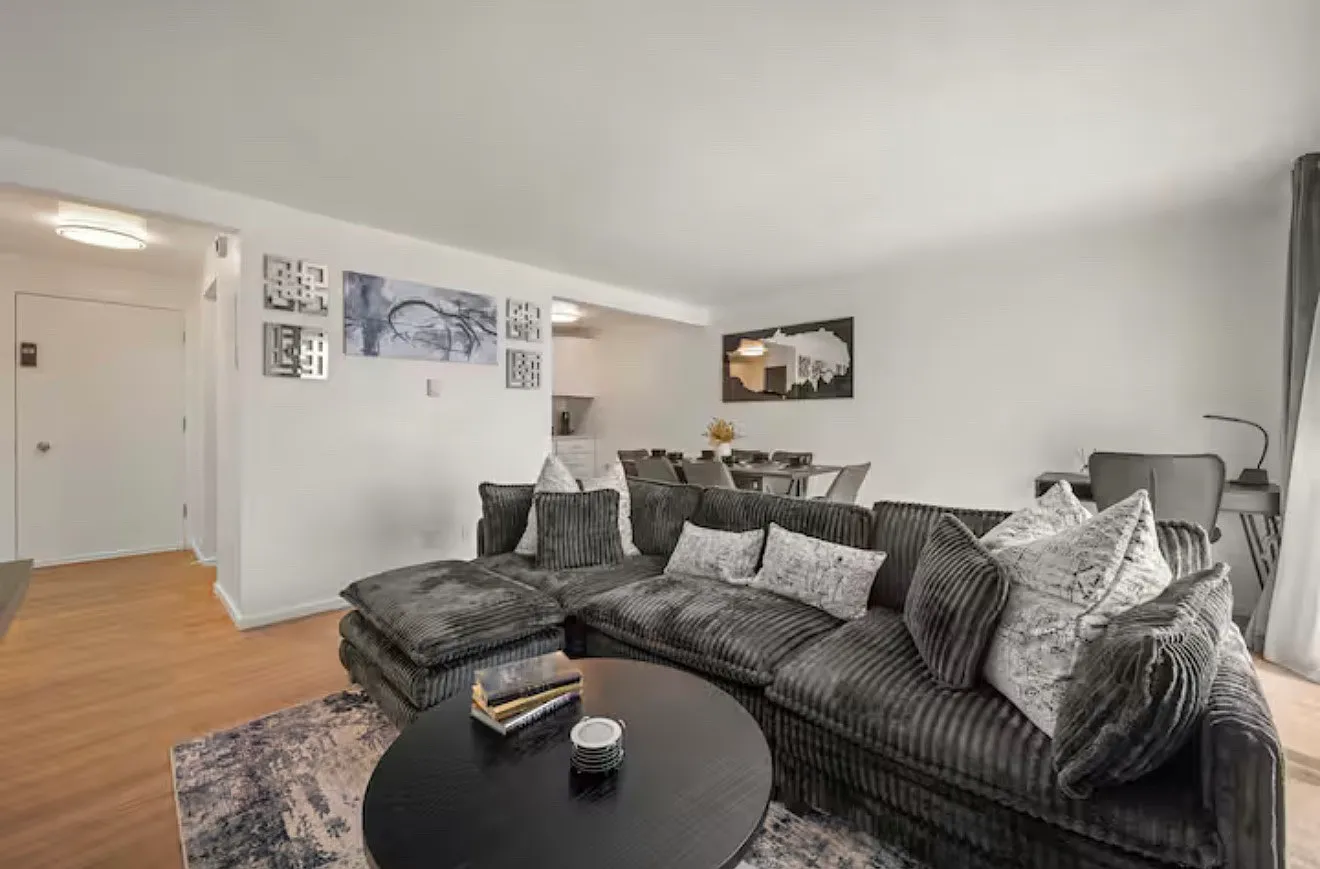 1 bed, 708 sqft, $2,350 — Photo 2