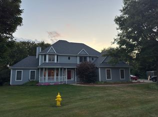 301 Fieldstone Ln, Dixon, IL 61021