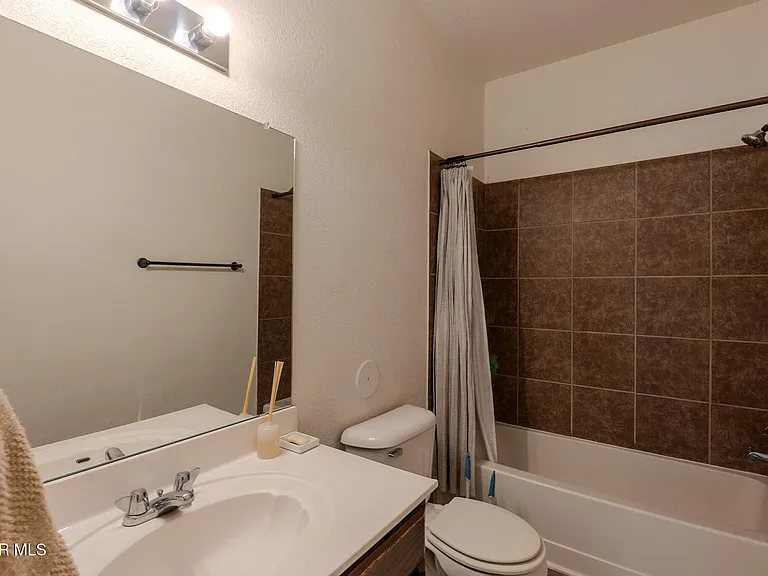 2232 Honour Point Pl — Photo 25