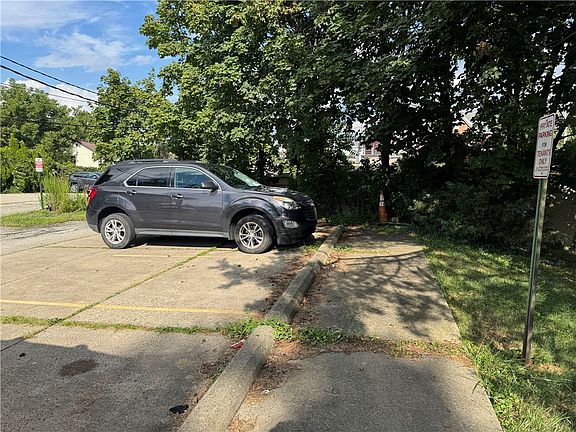 5th image of 447/449 W Pittsburgh St