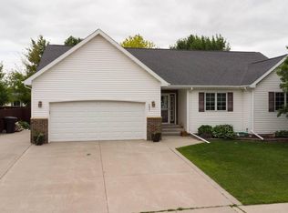 5401 W Plum Dr, Grand Forks, ND 58203