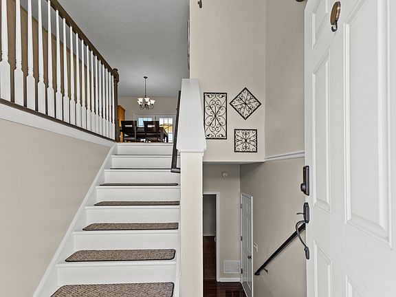 4th image of 133 Greentree Dr