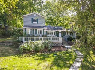 48 Lakeside Dr E, Belvidere, NJ 07823