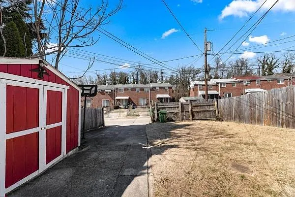 670 Queensgate Rd — Photo 22
