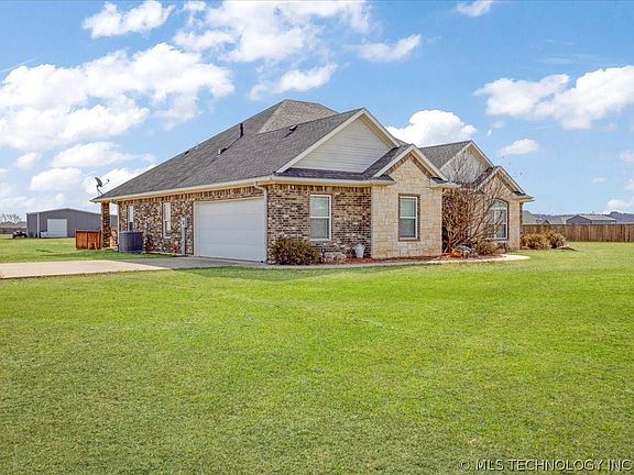 3rd image of 42 Deer Run