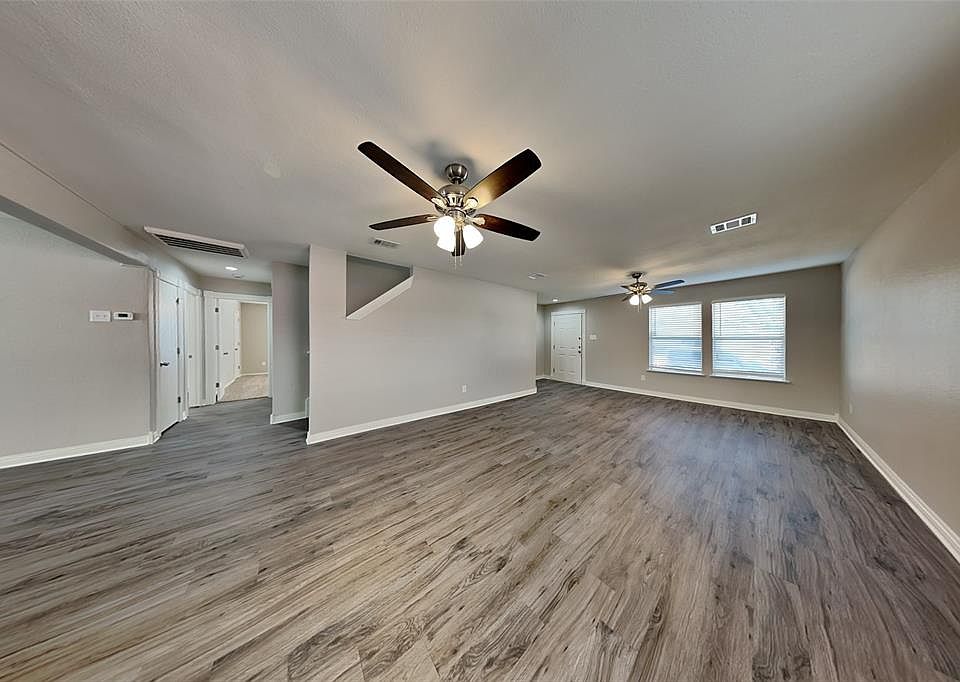 1st image of 2524 Red Oak Dr #2524