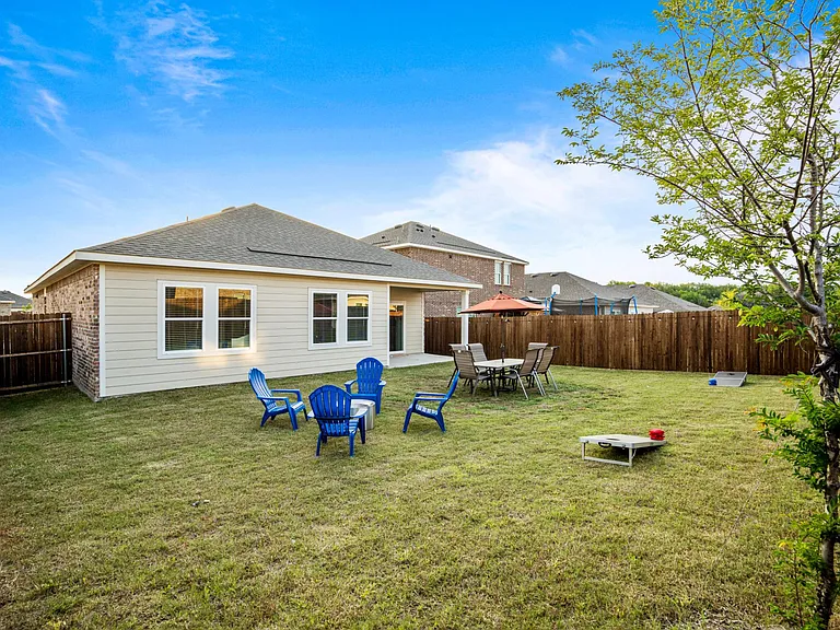 766 Camden Dr — Photo 56