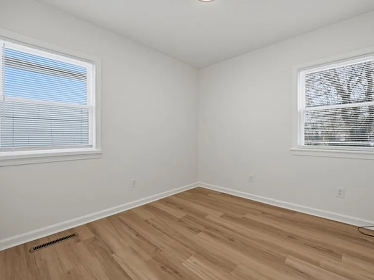 126 Ash Ave — Photo 10