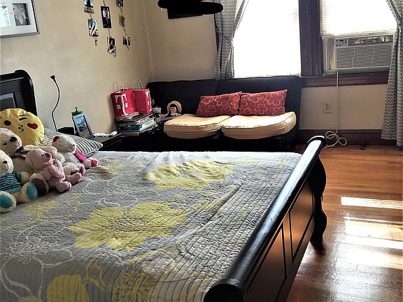 3rd image of 20 Gladstone St