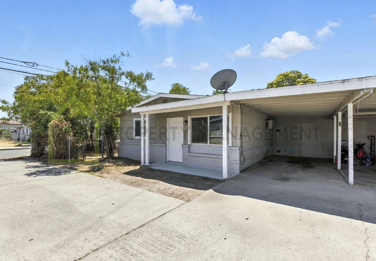 3 bed, 1.0 bath, 900 sqft, $1,900 — Photo 3