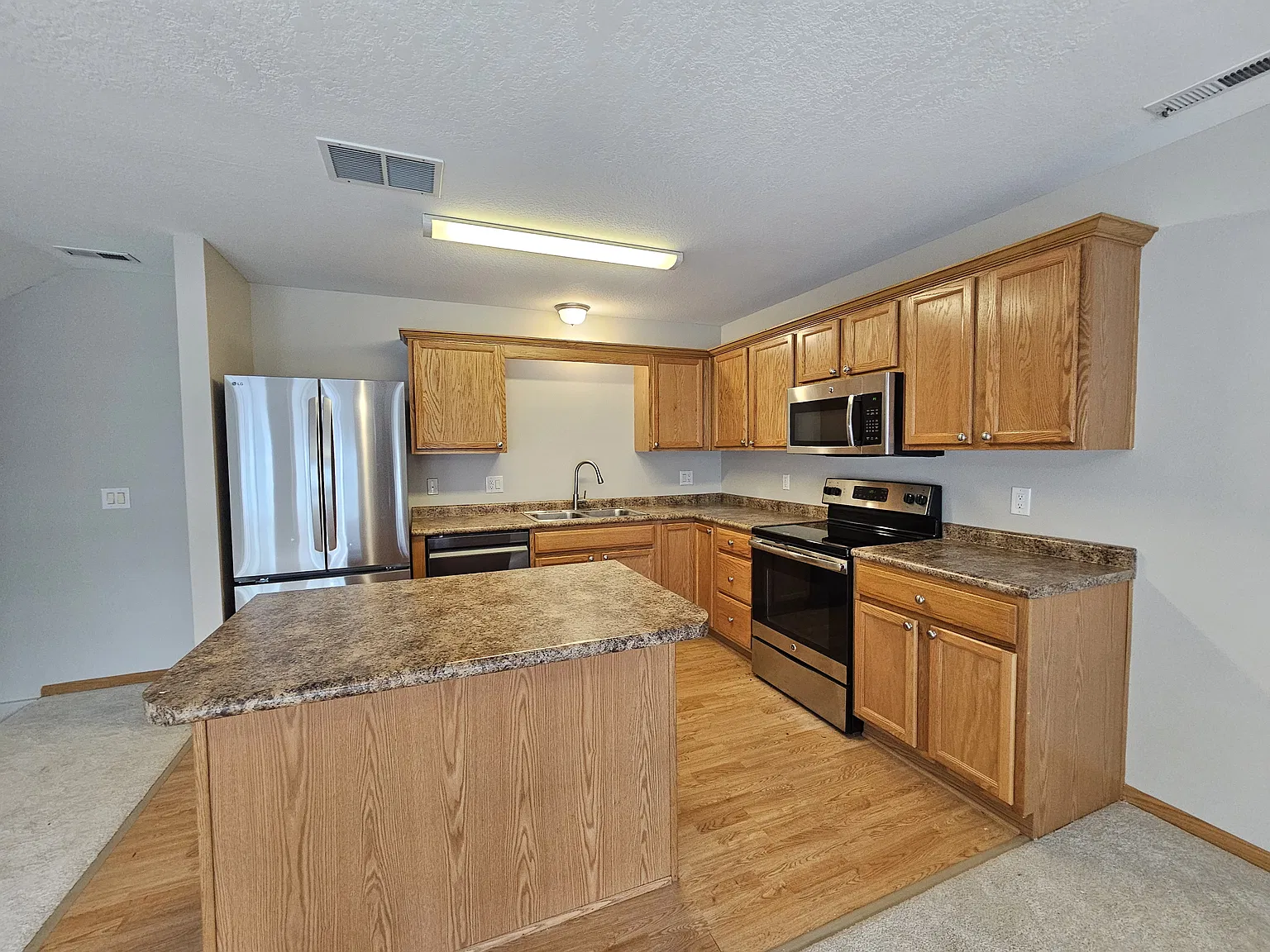 2 bed, 1056 sqft, $1,495 — Photo 4