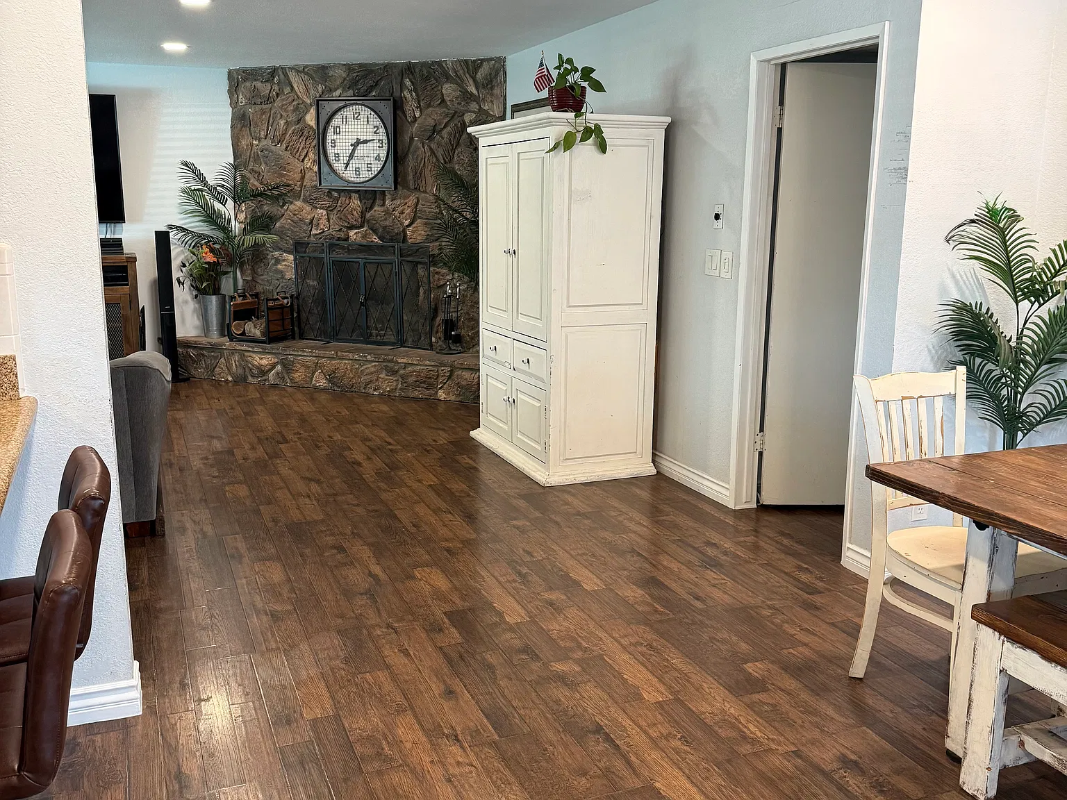 4 bed, 1719 sqft, $2,300 — Photo 3