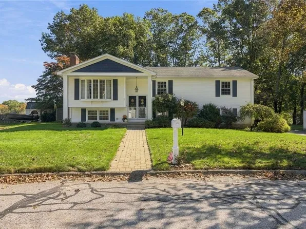 5 Lucille Dr, Smithfield, RI 02828