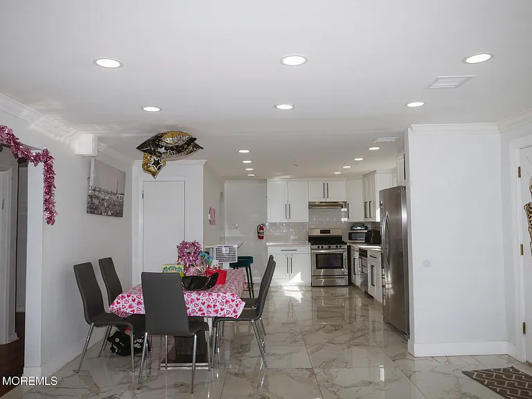 295 Roosevelt Ave — Photo 13