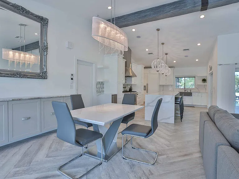 713 Forsyth St — Photo 16