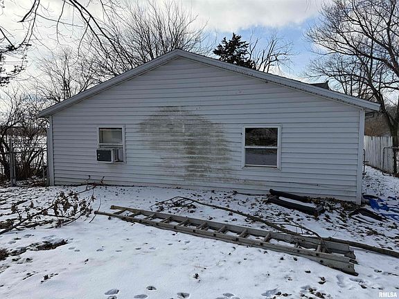 2nd image of 114 Ritchie St