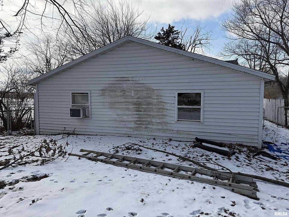 2nd image of 114 Ritchie St