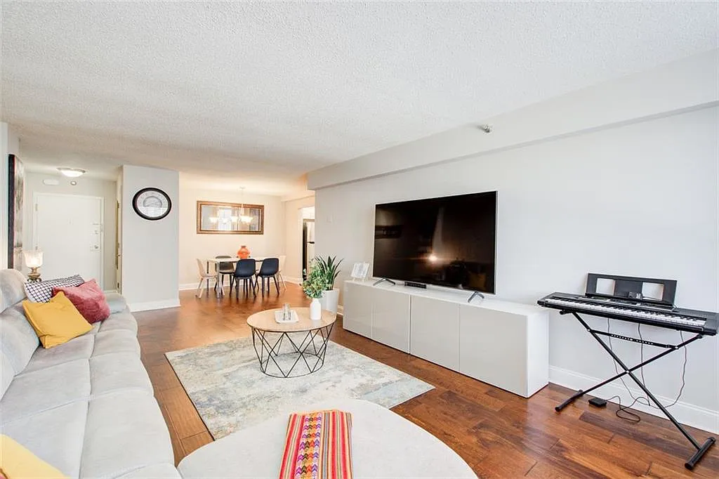 1 bed, 1.0 bath, 837 sqft, $1,750 — Photo 3