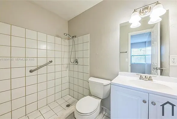 10108 Windtree Ln S — Photo 4