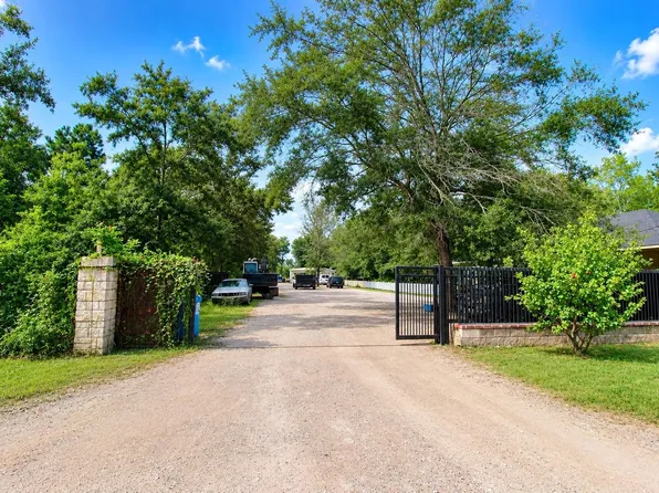 2111 County Road 3405, Cleveland, TX 77327