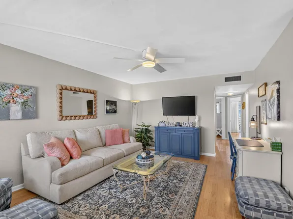 2880 LAKE OSBORNE Drive #203, Lake Worth Beach, FL 33461