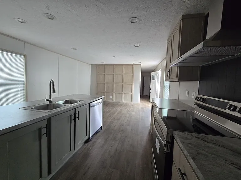 1943 Boxwood Ln — Photo 10
