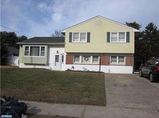 2 Greenbriar Rd, Turnersville, NJ 08012