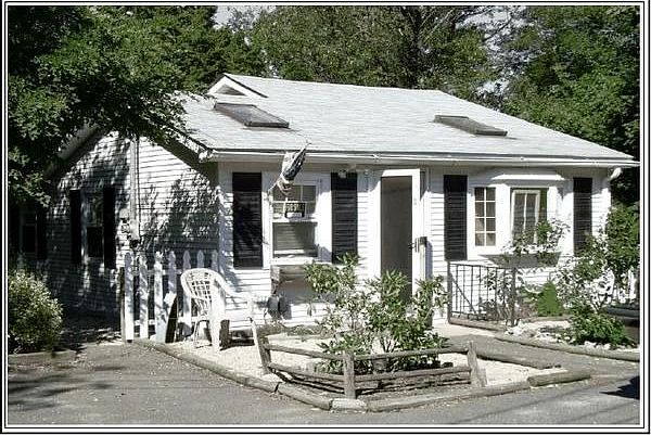 Gorgeous and cozy beachfront cottage