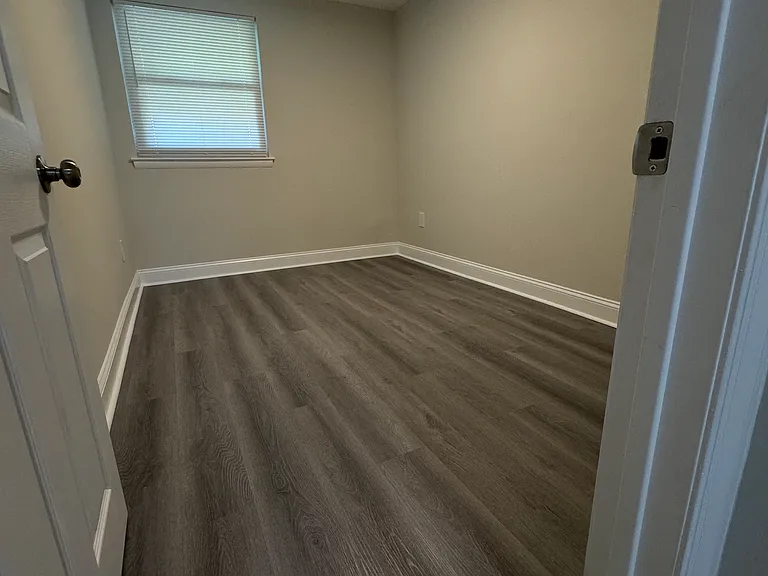 1633 Powell Rd — Photo 21