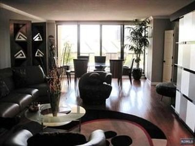 900 Palisade Ave APT 3A, Fort Lee, NJ, 07024