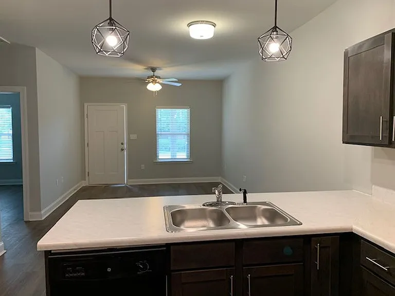 1713 Springhill Dr #B — Photo 6