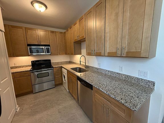 3rd image of 5630 Pershing Ave Unit 13