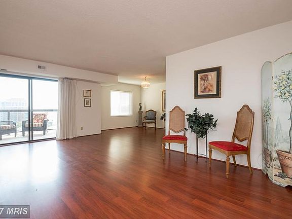 5th image of 8350 Greensboro Dr APT 922