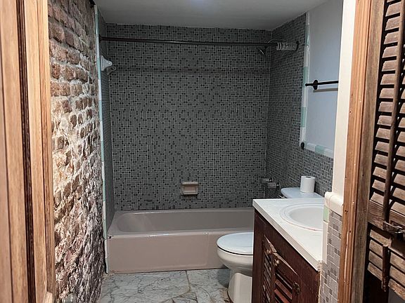 5th image of 819 Stann St #1B