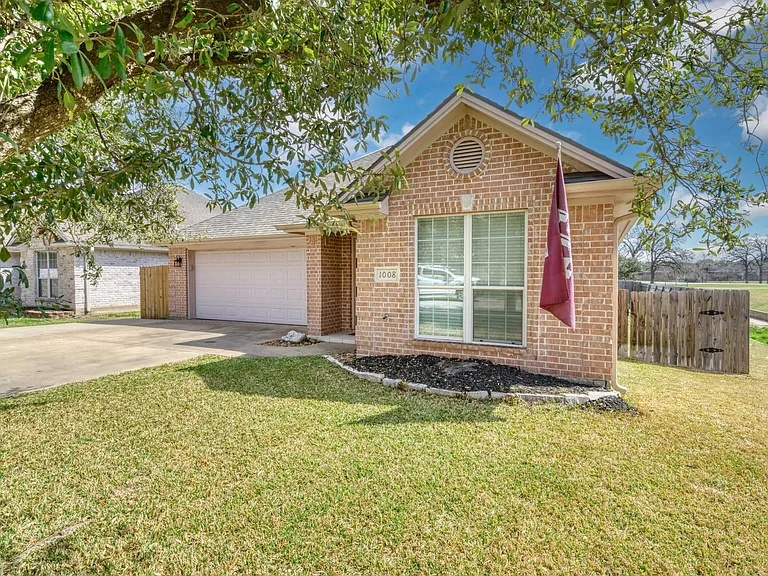 1008 Gardenia St — Photo 3