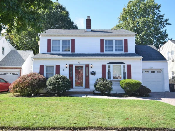 95 Krug Place, Mineola, NY 11501