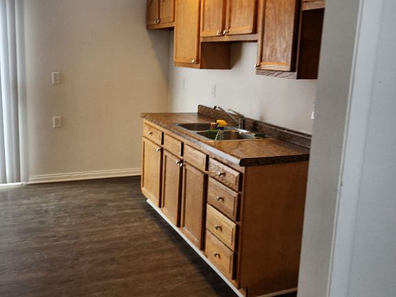 5th image of 722-1 Capitol Rd