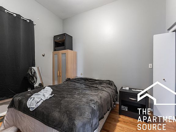 2nd image of 648 N Damen Ave #1R