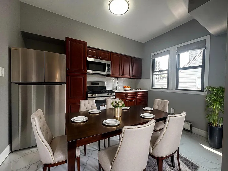 111 Hawthorne St #1 — Photo 12