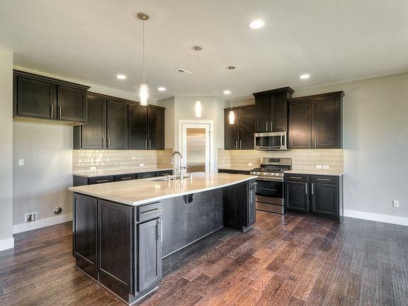 5th image of 440 Mountain Cir
