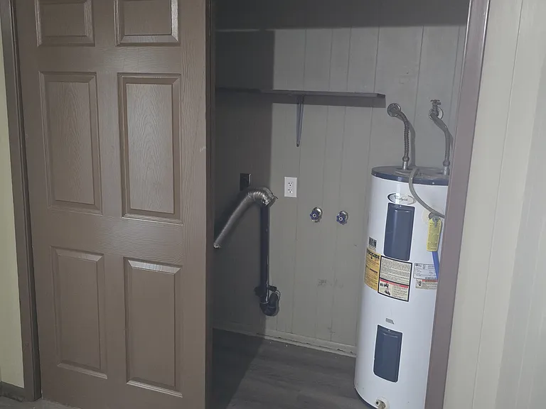 208 Bradford Dr — Photo 3