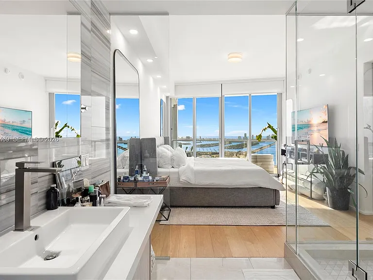 1100 Biscayne Blvd #5004 — Photo 18