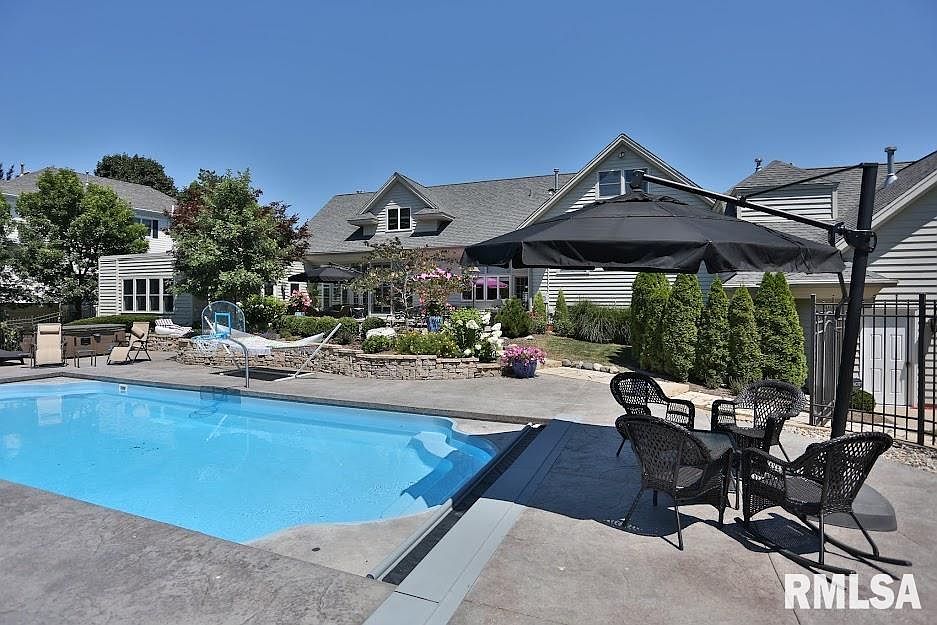 4837 N Grandview Dr, Peoria Heights, IL 61616 Zillow