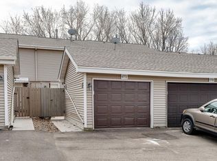 6772 Gretchen Ln N, Oakdale, MN 55128