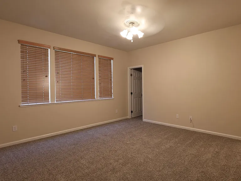 1908 Terracina Cir — Photo 11