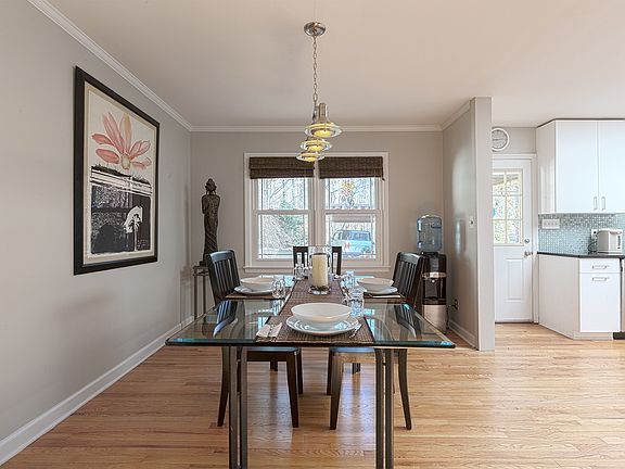 5th image of 1096 Canterbury Dr SE
